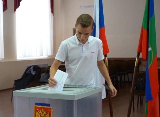 Старшеклассники Карачаево-Черкессии приняли участие в республиканском школьном референдуме